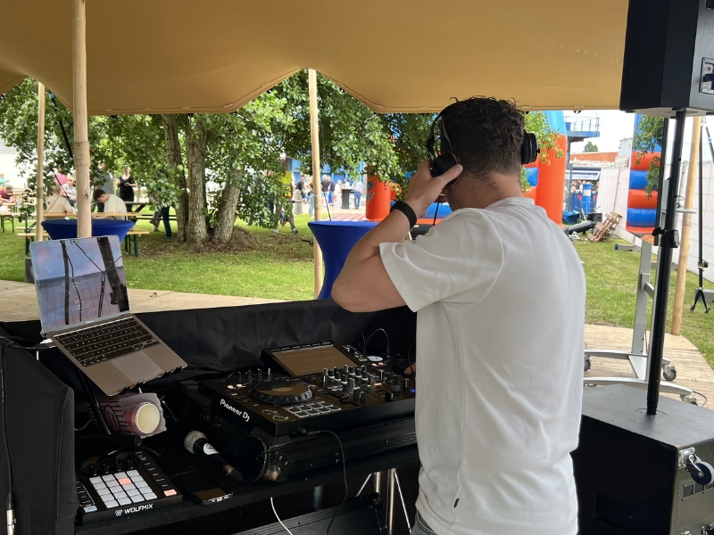 DJ Thomas